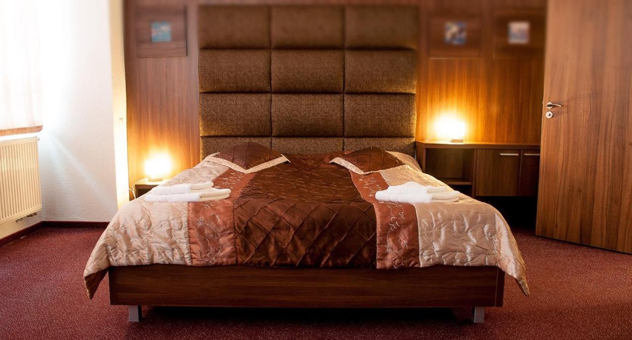 Hotel Branc, Garni Senica Luaran gambar