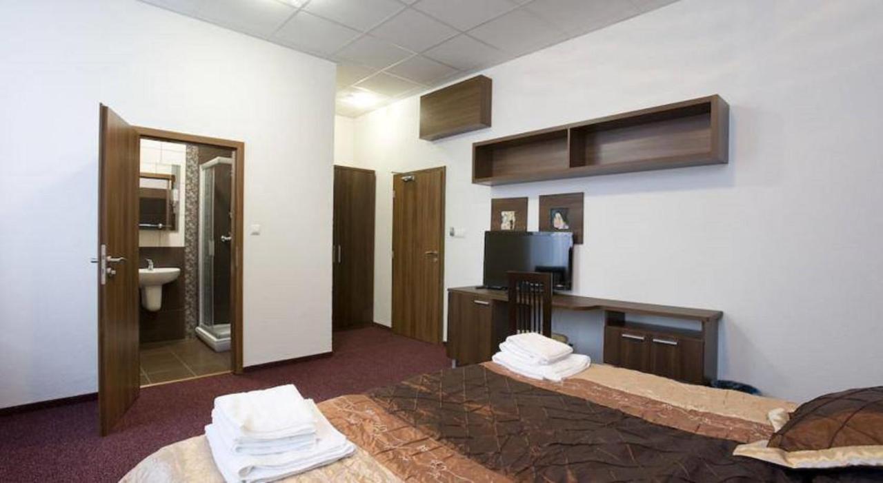Hotel Branc, Garni Senica Luaran gambar